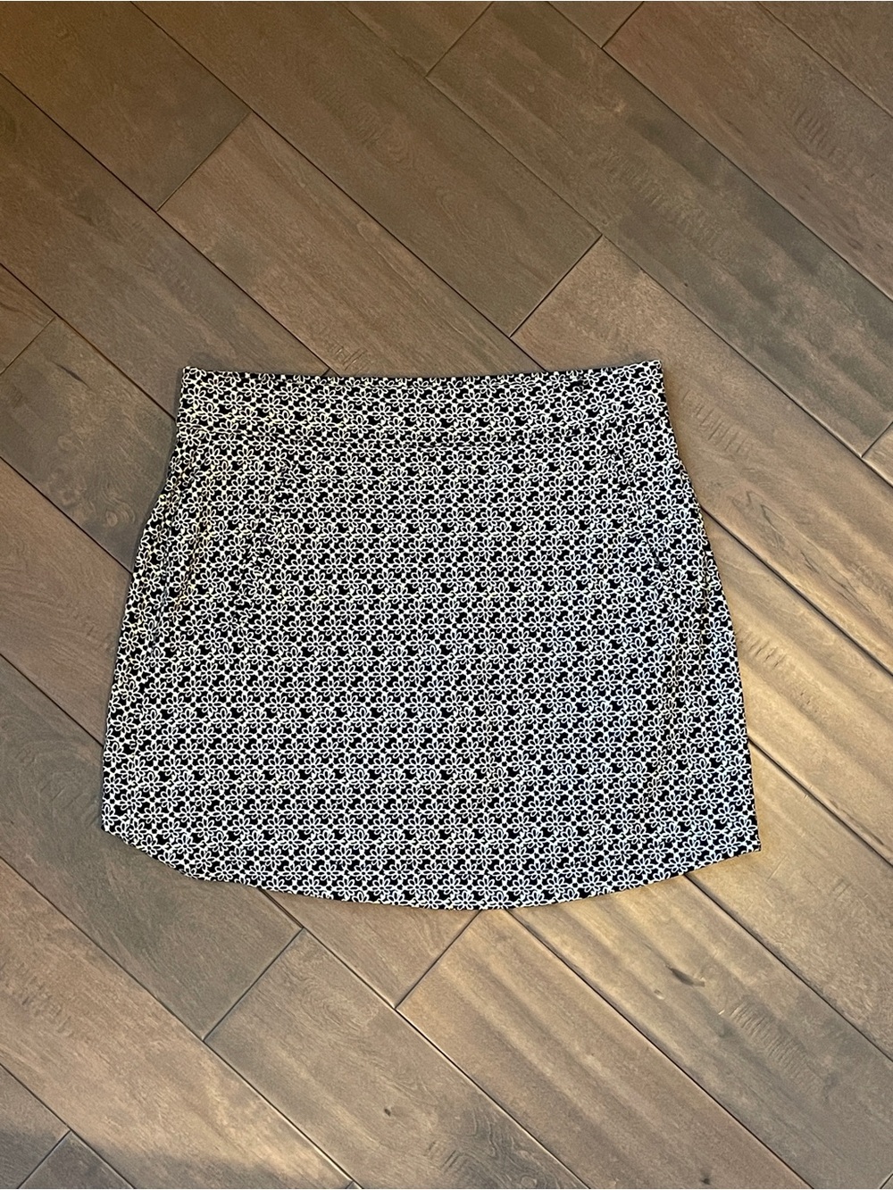 T by Talbots Black/White/Lime Green Floral Print Skort - Size Medium